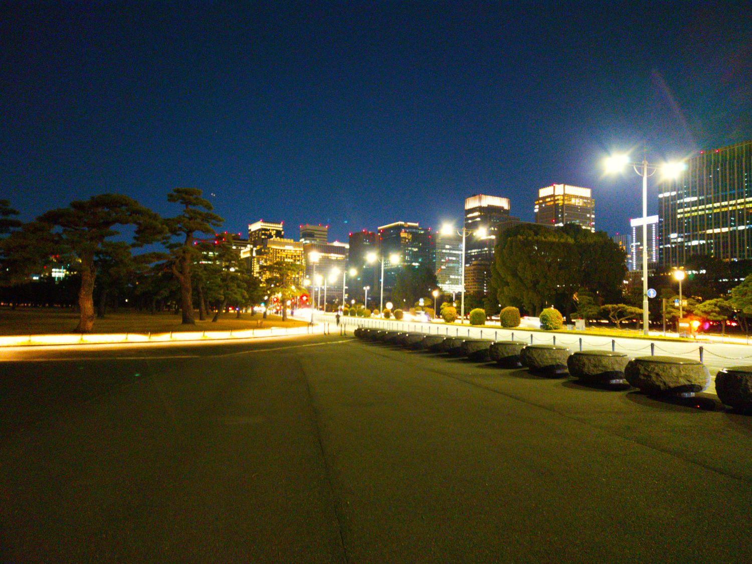 皇居の夜景の写真